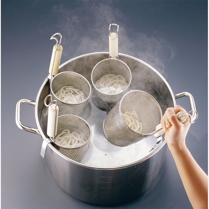 UKパンチング木柄底平煮ざる小